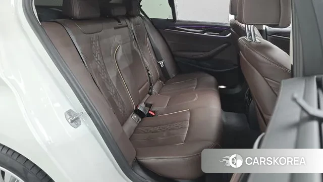 BMW 5 Series (G30) 2023 Белый из Кореи, фото 3