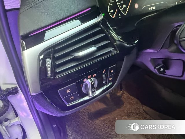 BMW 5 Series (G30) 2019 Белый из Кореи, фото 3