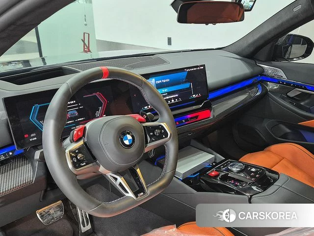 BMW M5 (G90) 2025 Черный из Кореи, фото 3