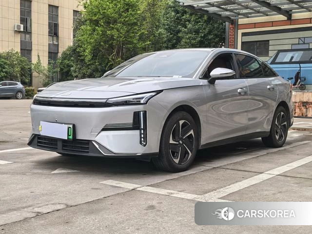 Geely Galaxy Galaxy L6 2025 Серебристо-серый из Китая, фото 3