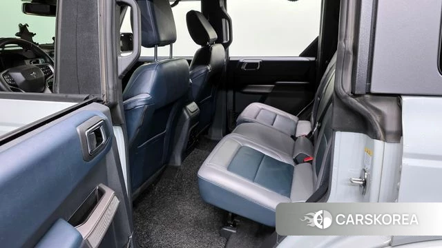 Ford Bronco 6th Generation 2022 Серебристо-серый из Кореи, фото 3