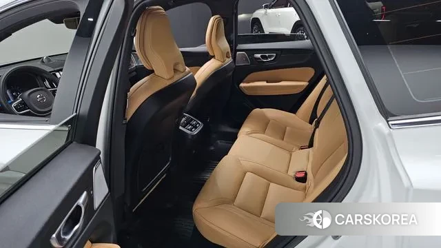 Volvo XC60 second Generation 2022 Белый из Кореи, фото 3