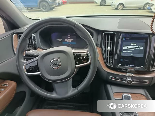 Volvo XC60 2022 Белый из Китая, фото 3