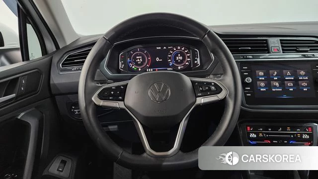 Volkswagen Tiguan second Generation 2022 Белый из Кореи, фото 3