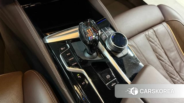 BMW 5 Series (G30) 2023 Белый из Кореи, фото 3