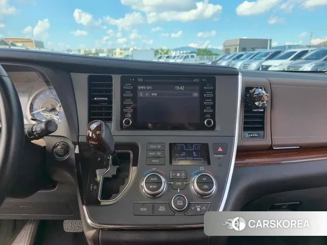 Toyota Sienna 2018 Белый из Кореи, фото 3