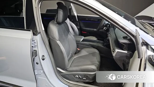 Hyundai Grandeur (GN7) 2024 Светло-серебряный цвет из Кореи, фото 3