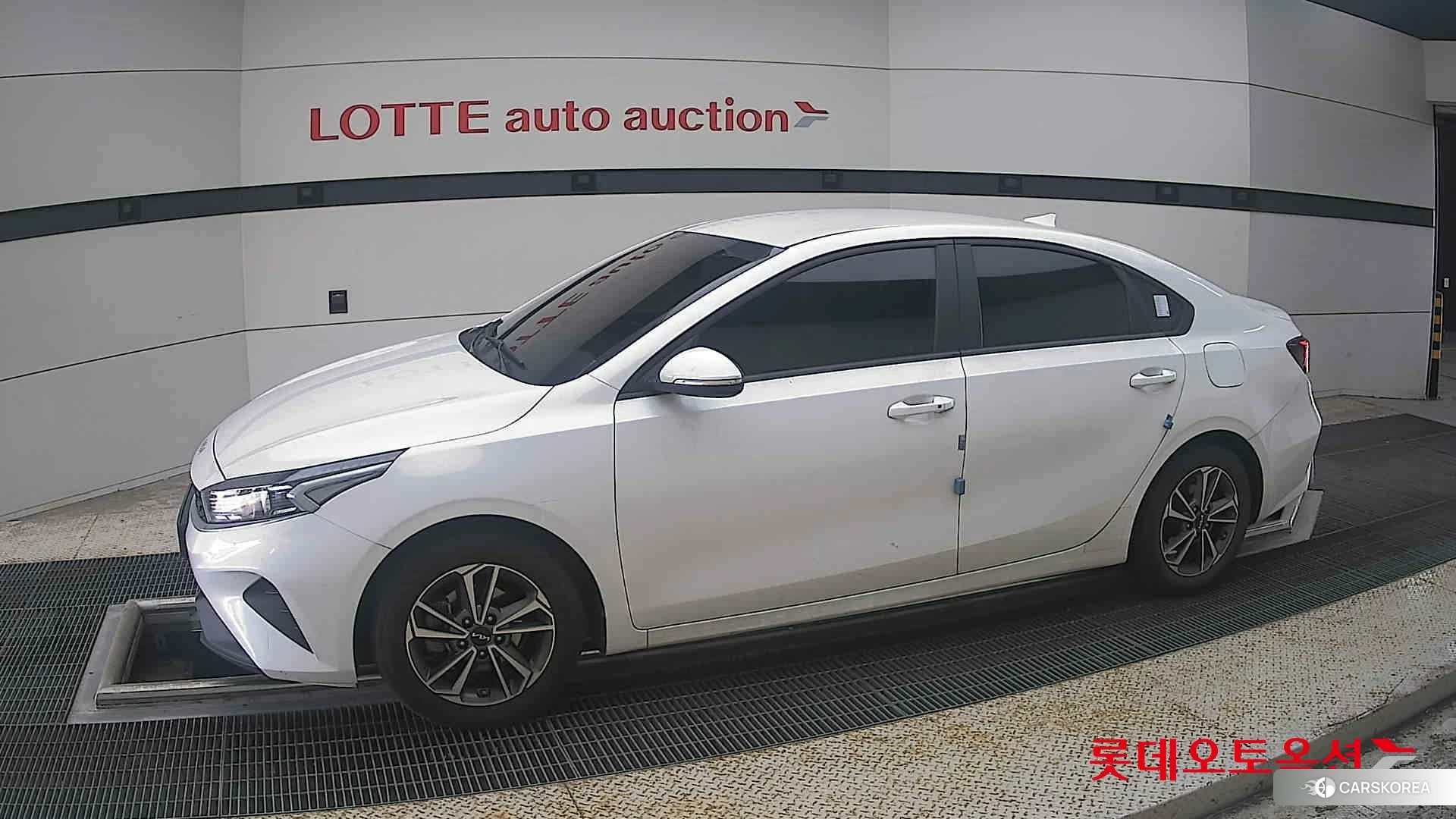 Kia K3 2022 Snow White Pearl из Кореи, фото 3