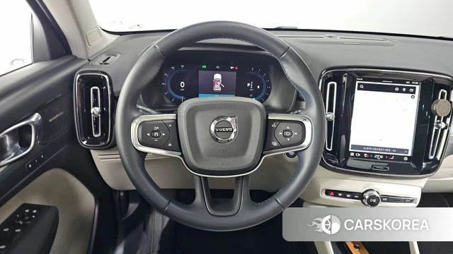 Volvo XC40 2023 Белый из Кореи, фото 3