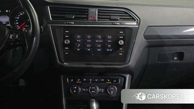 Volkswagen Tiguan second Generation 2018 Белый из Кореи, фото 3