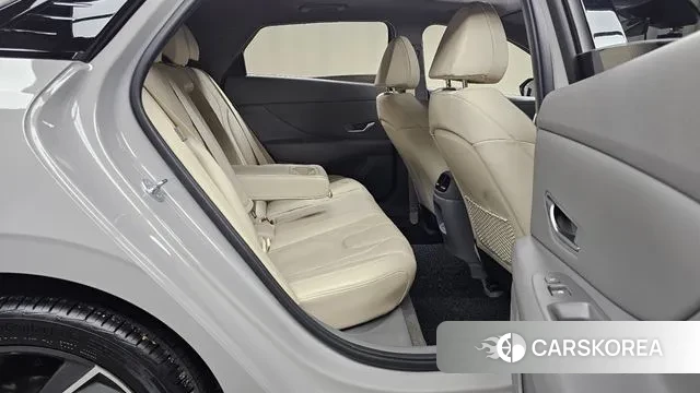 Hyundai The New Avante (CN7) 2024 Серебристо-серый из Кореи, фото 3