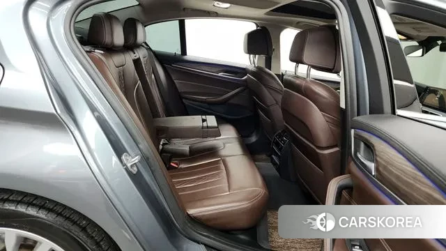 BMW 5 Series (G30) 2018 Серебряный из Кореи, фото 3