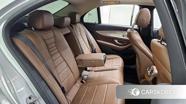 Mercedes-Benz E-Class W213 2019 Серебряный из Кореи, фото 3