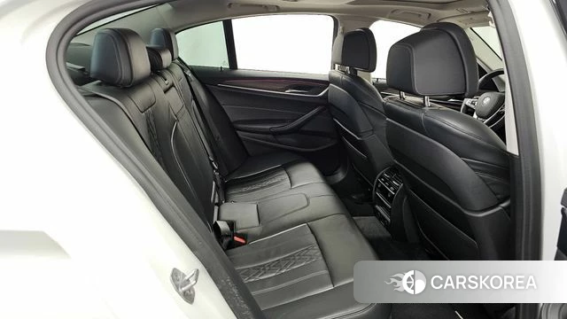 BMW 5 Series (G30) 2018 Белый из Кореи, фото 3