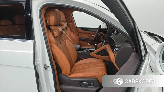 Bentley Bentayga 2022 Белый из Кореи, фото 3