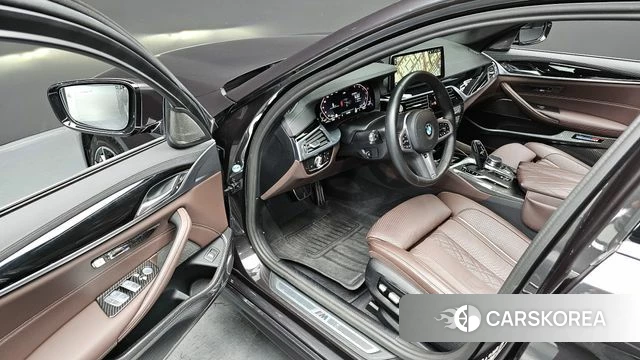 BMW 5 Series (G30) 2023 Серый из Кореи, фото 3