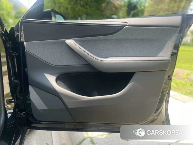Tesla Model Y 2026 Черный из Китая, фото 3