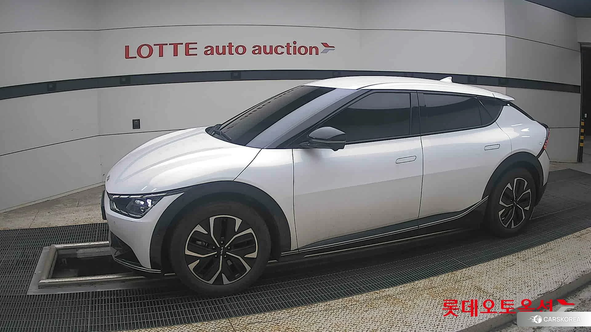Kia EV6 2022 Snow White Pearl из Кореи, фото 3