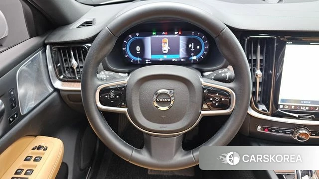 Volvo V60 Cross-Country 2nd Generation 2023 Серебряный из Кореи, фото 3