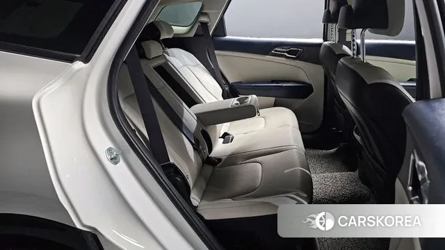 Kia Sportage 5th Generation Hybrid 2023 Белый из Кореи, фото 3