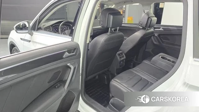 Volkswagen Tiguan second Generation 2023 Белый из Кореи, фото 3