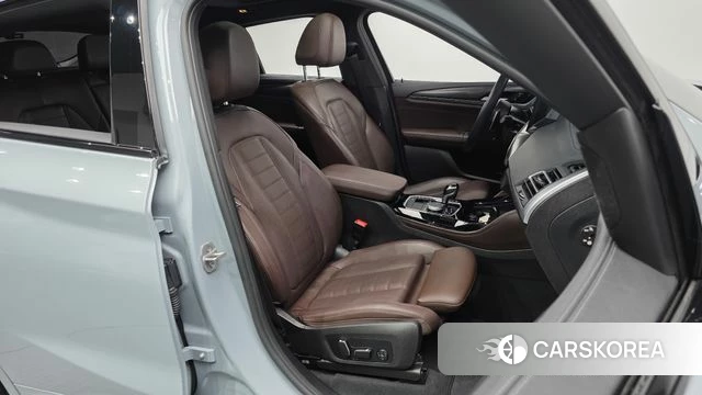 BMW X4 (G02) 2024 Серебристо-серый из Кореи, фото 3