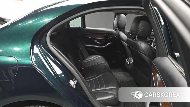 Mercedes-Benz C-Class W205 2019 Темно-зеленый из Кореи, фото 3