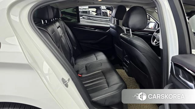 BMW 5 Series (G30) 2019 Белый из Кореи, фото 3