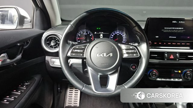 Kia The New K3 2nd generation 2023 Белый из Кореи, фото 3