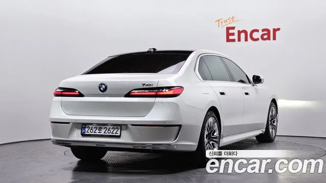 BMW 7 Series (G70) 2023 Белый из Кореи, фото 3