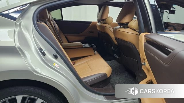 Lexus ES300h 7th generation 2018 Песочный из Кореи, фото 3
