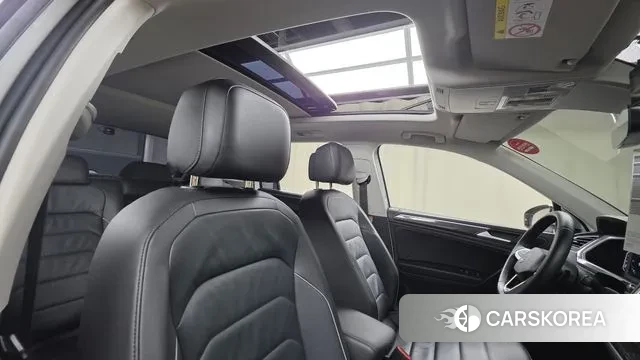 Volkswagen Tiguan second Generation 2022 Белый из Кореи, фото 3