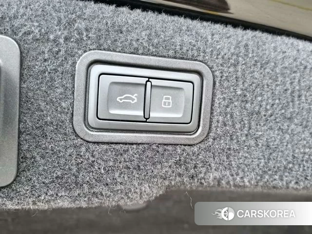 Audi A8 2021 Черный из Китая, фото 3