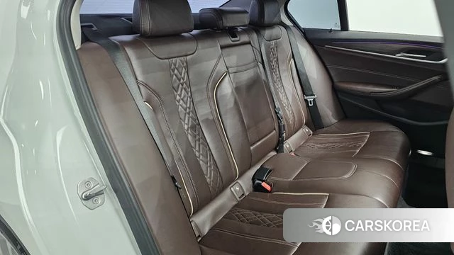 BMW 5 Series (G30) 2018 Белый из Кореи, фото 3