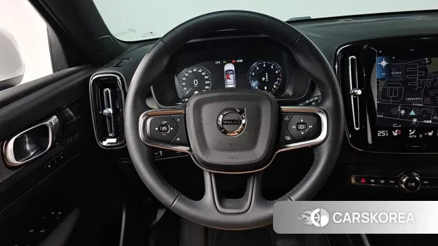 Volvo XC40 2021 Белый из Кореи, фото 3