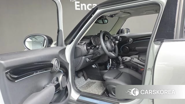 Mini Cooper 2023 Белый из Кореи, фото 3