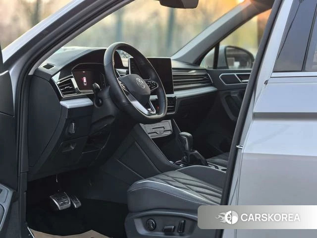 Volkswagen Tiguan L 2022 Серебристо-серый из Китая, фото 3