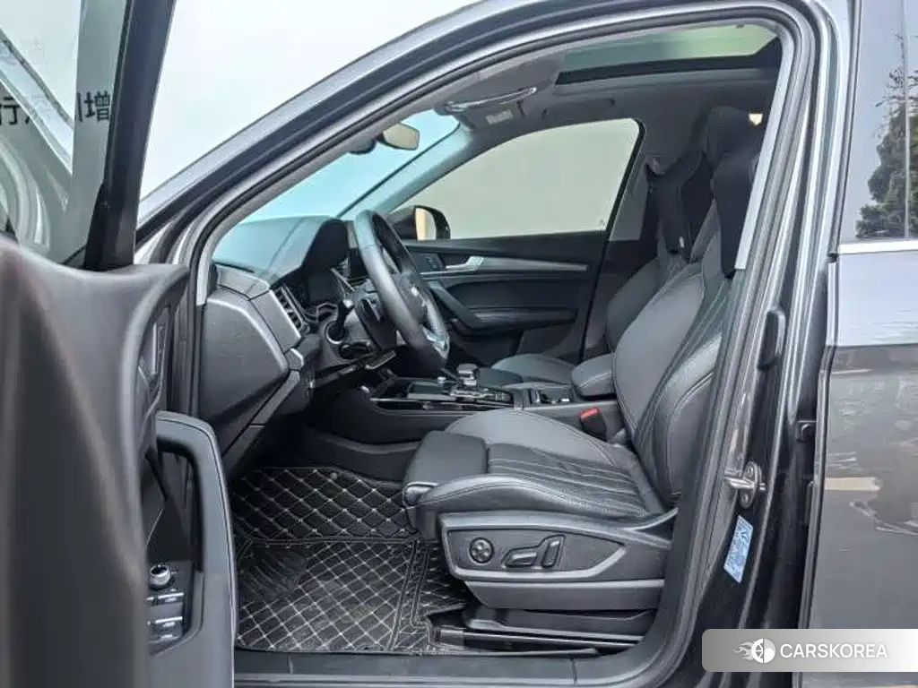 Audi Q5L 2023 Silver/gray из Китая, фото 3