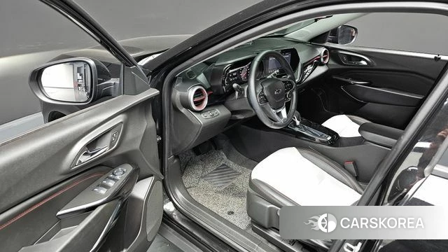 Chevrolet (GM Daewoo) Trax Crossover 2024 Черный из Кореи, фото 3