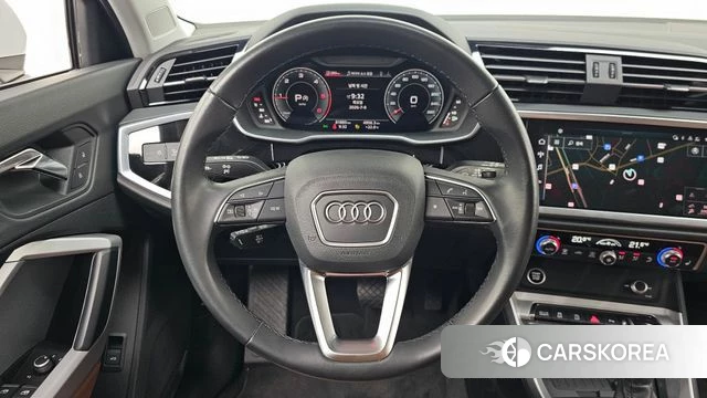 Audi Q3 (F3) 2022 Белый из Кореи, фото 3