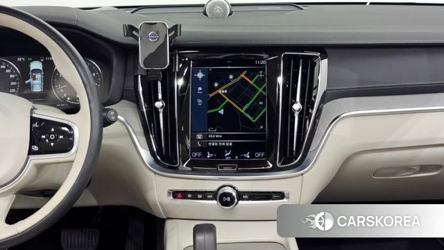 Volvo V60 Cross-Country 2nd Generation 2021 Белый из Кореи, фото 3