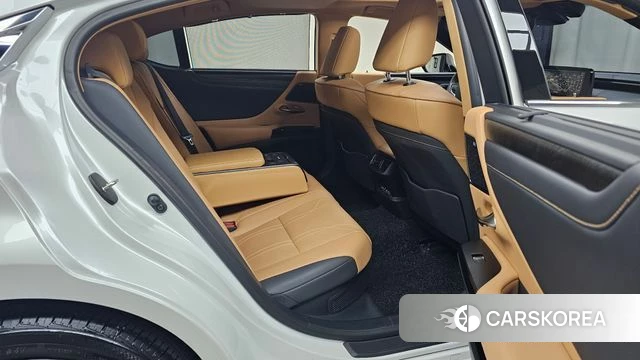 Lexus ES300h 7th generation 2023 Белый из Кореи, фото 3