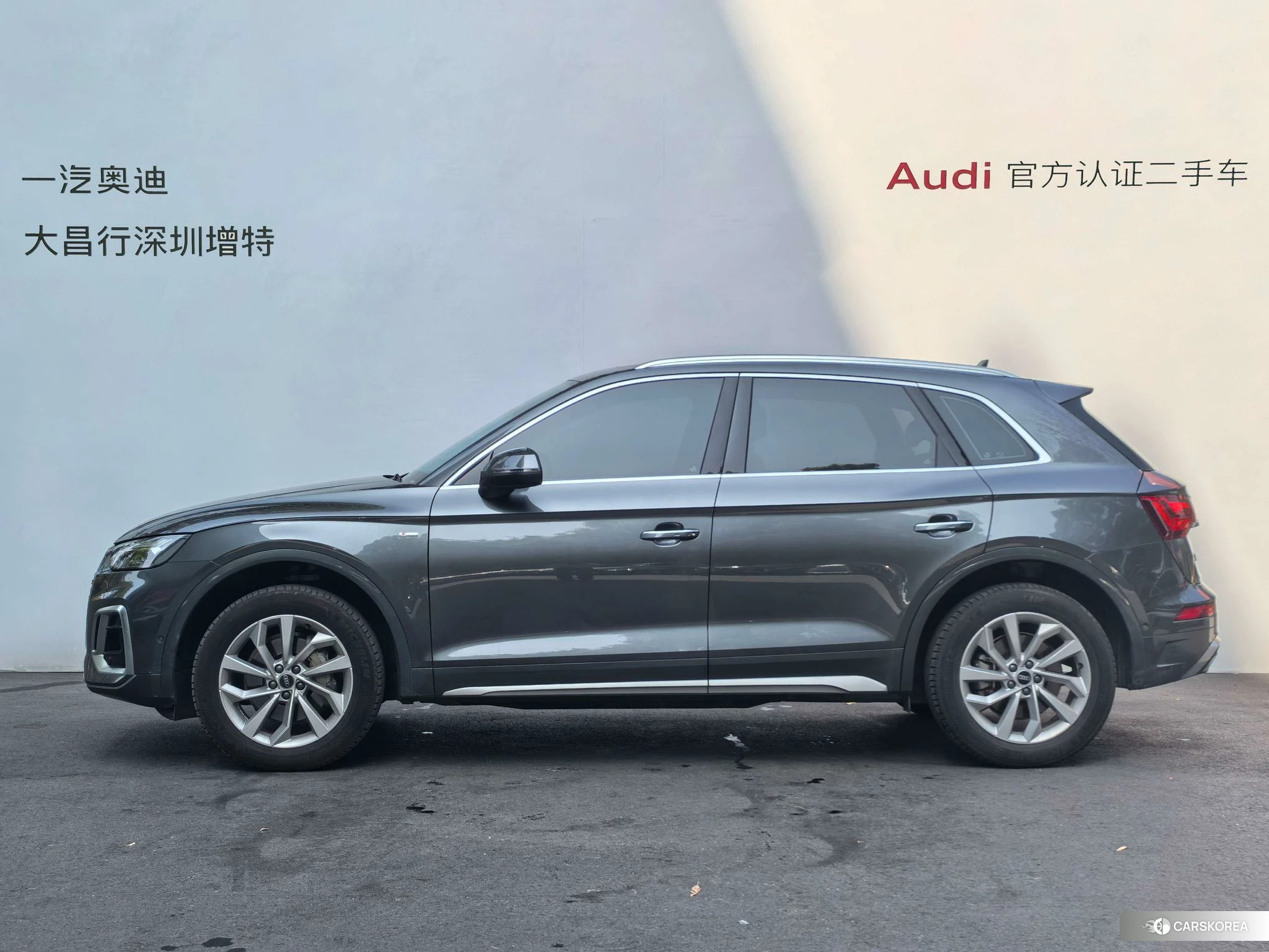 Audi Q5L 2023 Темно-серый из Китая, фото 3