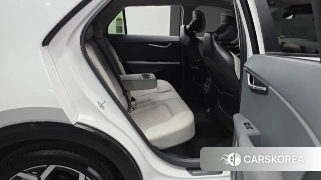 Kia Di Ol Nu Niro 2025 Белый из Кореи, фото 3