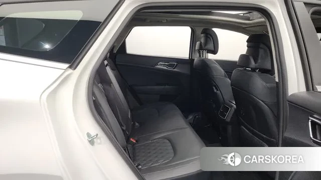 Kia Sportage 5th Generation Hybrid 2023 Белый из Кореи, фото 3