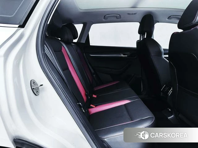 Skoda Krok 2022 Белый из Китая, фото 3