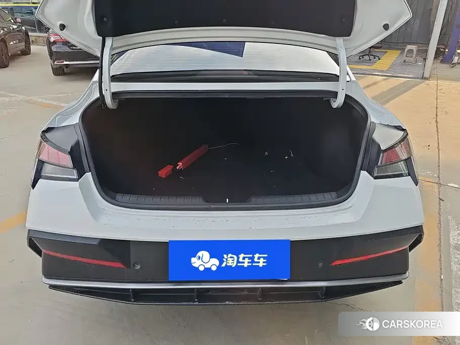 Hyundai Elantra 2025 Белый из Китая, фото 3