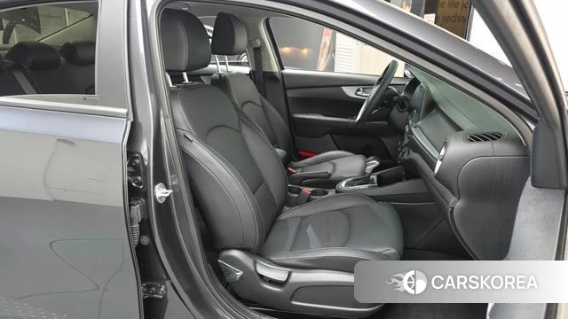 Kia The New K3 2nd generation 2023 Черный из Кореи, фото 3