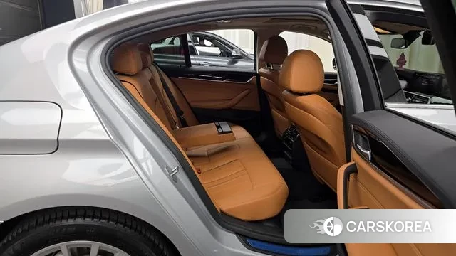 BMW 5 Series (G30) 2020 Серебристо-серый из Кореи, фото 3