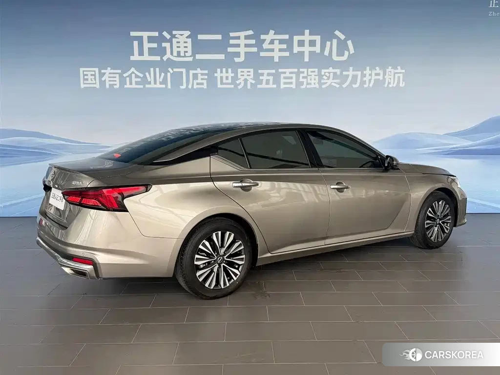 Nissan Altima 2025 Champagne/brown из Китая, фото 3